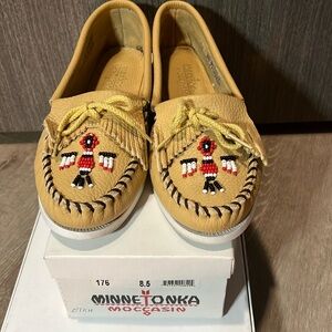 Minnetonka Moccasin Taupe Women’s 8.5